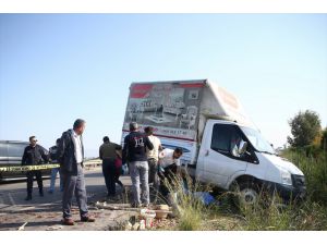 Antalya'da minibüsün çarptığı kamyonetin altında kalan çocuk öldü