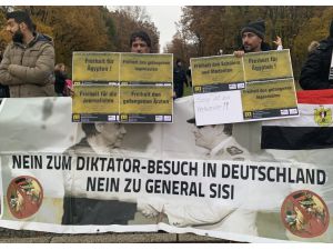 Mısır Cumhurbaşkanı Sisi Almanya’da protesto edildi