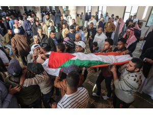 İsrail'in Gazze'ye düzenlediği saldırıda ölen Filistinlinin naaşı toprağa verildi