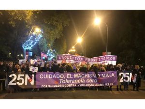 İspanyollar kadına yönelik şiddete karşı meydanlara indi