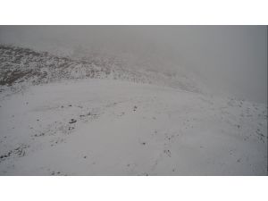 Denizli Kayak Merkezi'ne mevsimin ilk karı yağdı