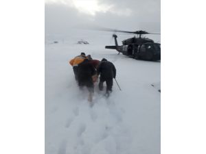Askeri helikopter fenalaşan hasta için havalandı
