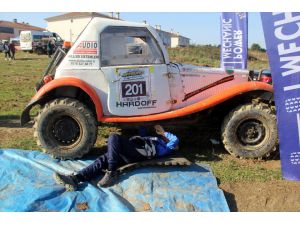 Off-road parkurlarının kadın pilotları takdir topluyor