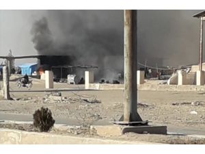 YPG/PKK Deyrizor'da sığınmacı kampını ateşe verdi