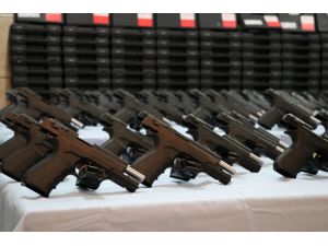 Denizli'de silah atölyesine çevrilen evde 94 tabanca ve 27 av tüfeği bulundu