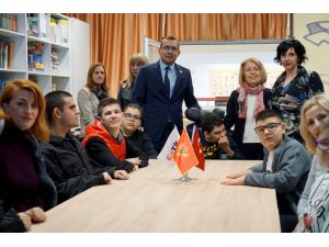 TİKA Karadağ'da engelli öğrenciler için kütüphane açtı