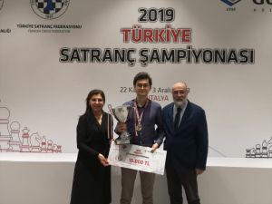 Satrançta "büyük usta" Vahap Şanal Türkiye şampiyonu oldu