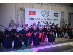 Gazze'deki Muhsin Yazıcıoğlu Kültür Merkezi ilk mezunlarını verdi