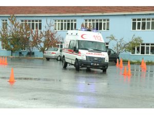 Yalova'da ambulans şoförleri yarıştı