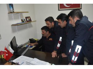 Adıyaman'da itfaiye ekipleri AA'nın "Yılın Fotoğrafları" oylamasına katıldı