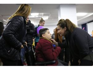 Arnavutluk'taki depremzede çocukların yüzü Türkiye ile güldü