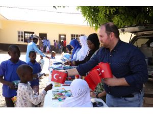Türk hayırseverlerden Nijerya'daki Türk okuluna yardım