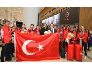 Avrupa Kros Şampiyonası'nda mücadele eden Türk Milli Takımı, İstanbul'a döndü