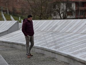 Bosnalılar "soykırım inkarcısı" yazara Nobel verilmesine tepkili