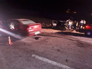 Ağrı'da iki otomobil çarpıştı: 4 ölü