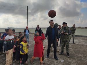 Barış Pınarı Harekatı bölgesindeki çocukların yüzü gülüyor