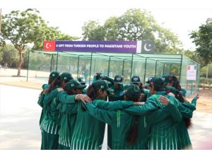 TİKA'dan Pakistanlı kız öğrencilere kriket tesisi