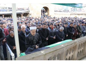 Yozgat'ta camide bıçaklı saldırıya uğrayan kişi hastanede hayatını kaybetti