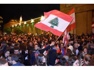 Lübnan'da binlerce gösterici Beyrut'ta toplandı