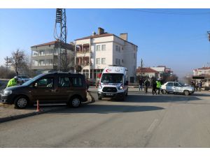 Sivas'ta otomobil ile hafif ticari araç çarpıştı: 5 yaralı