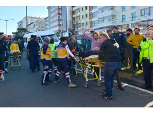 GÜNCELLEME 2- Trabzon'da yolcu minibüsü ile tır çarpıştı: 2 ölü, 19 yaralı