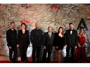 Netflix'in ikinci Türk dizisi"Atiye"nin galası yapıldı