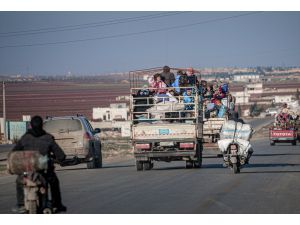 İdlib'de son 24 saatte 12 bin sivil yerinden edildi