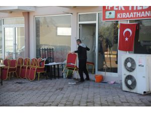 Antalya'da bir kadın tahliye kararı çıkarılan iş yerindeki eşyalara zarar verdi
