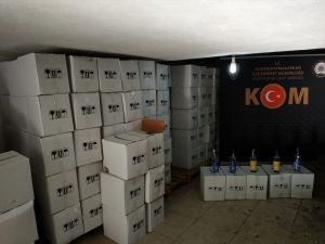 Alanya'da yılbaşı öncesinde 2 bin 484 şişe kaçak ve sahte içki ele geçirildi