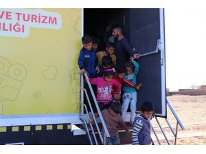 Rasulaynlı çocukların sinema keyfi