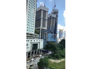 Malezya'da eğik mimarili otel inşaatı paniğe neden oldu