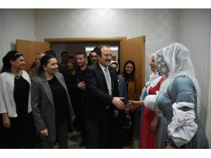 Şırnak'ta kız çocuklarının eğitimi için "El emeği göz nuru" sergisi açıldı