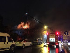GÜNCELLEME - Ümraniye'de iki katlı binada yangın