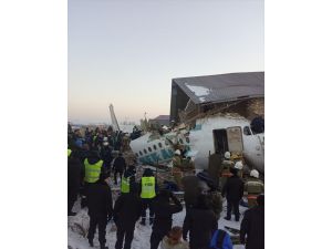Kazakistan'da yolcu uçağı düştü: 9 ölü, 9 yaralı