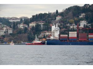 Yük gemisi İstanbul Boğazı'nda karaya oturdu