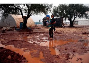 Türk Kızılay İdlib'de yaraları sarıyor
