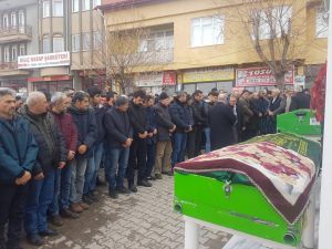 İzmir'de öldürülen doktor eşi Hatice Gülcemal Sivas'ta toprağa verildi