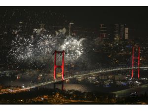 İstanbul yeni yıla "ışıl ışıl" girdi