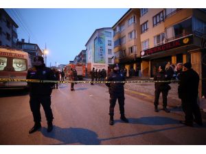 GÜNCELLEME - Ankara'da bir apartmanda çıkan yangında 4 kişi öldü