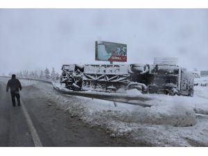 GÜNCELLEME - Kütahya'da yolcu otobüsü devrildi: 21 yaralı