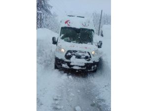 Mersin'de kar nedeniyle ulaşılamayan hasta çocuklar için ekipler seferber oldu