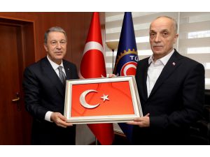 Bakan Akar, Türk-İş Genel Başkanlığı'na yeniden seçilen Atalay'ı ziyaret etti