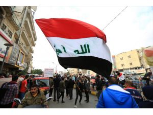 Irak'ta hükümet karşıtı göstericiler, başkentteki Tahrir Meydanı'na akın etti