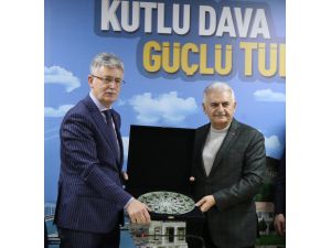 Binali Yıldırım AK Parti Kocaeli İl Başkanlığını ziyaret etti