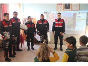 Samsun'da minik öğrenciler "j" harfini jandarmanın yardımıyla öğrendi