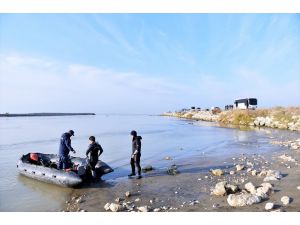 Mersin'de denizde kaybolan iki bekçiyi arama çalışmaları sürüyor