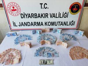 Diyarbakır'da piyasaya sahte 50 bin 550 lira sürmek isteyen 4 şüpheli yakalandı