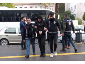 GÜNCELLEME - Antalya'da kuyumcudan 17 kilogram altın çaldıkları iddiasıyla 8 şüpheli yakalandı