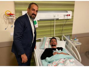 Kayserispor Kulübü Asbaşkanı Tokgöz, tribünde yaralanan taraftarı ziyaret etti
