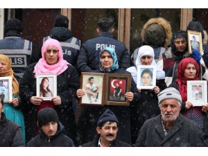 Diyarbakır annelerinin evlat nöbeti kar altında devam ediyor